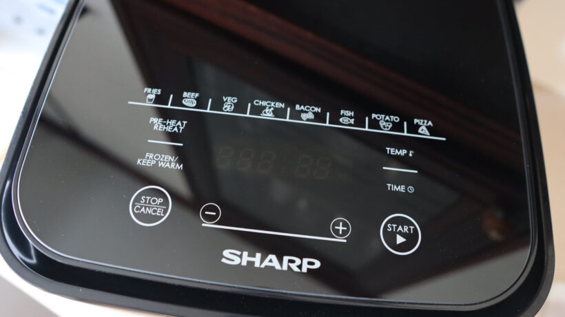 Панель управления — фритюрница Sharp объемом 5,5 л