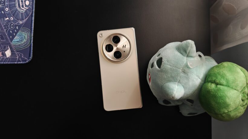 Oppo Find N3 на столе