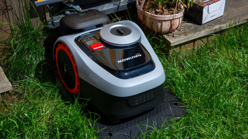 Segway Navimow i105E в док-станции