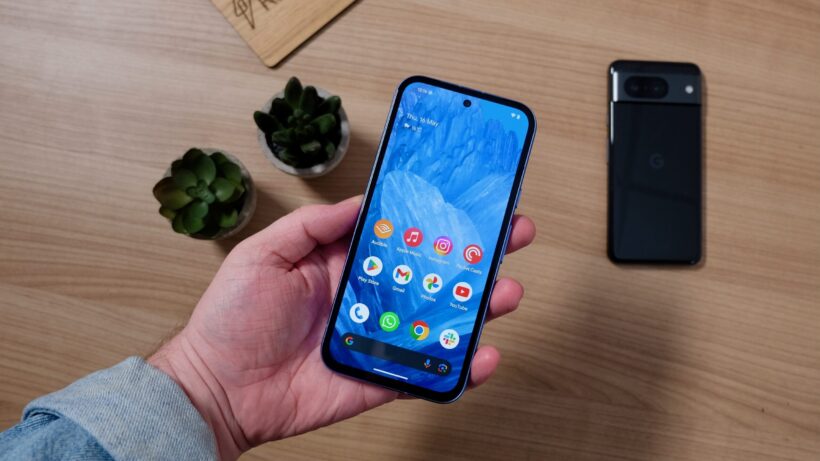 Pixel 8a в руках