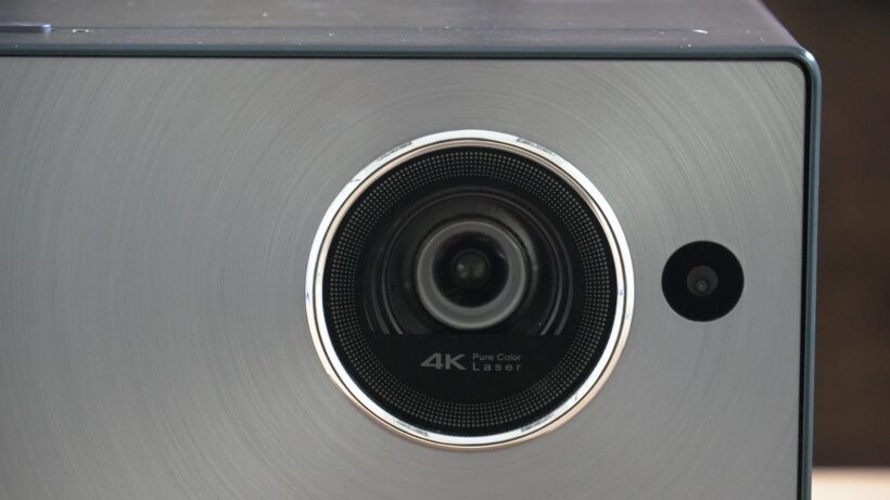 Объектив Hisense C1 с ирисовой диафрагмой