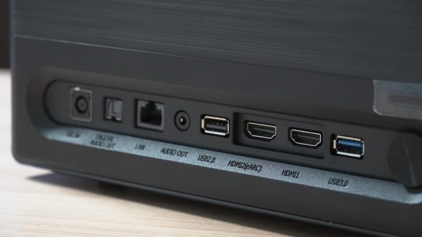 Разъёмы на задней панели Hisense C1